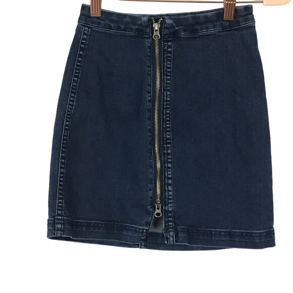 FREE PEOPLE Mini Skirt This Way or That Asymmetrical Zip Stretch Denim Jean sz 0 - Picture 4 of 13